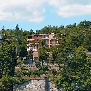 Villa With Private Parking And Breakfast,seaview, Volosko
