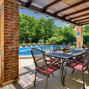 Villa Histria, Režanci